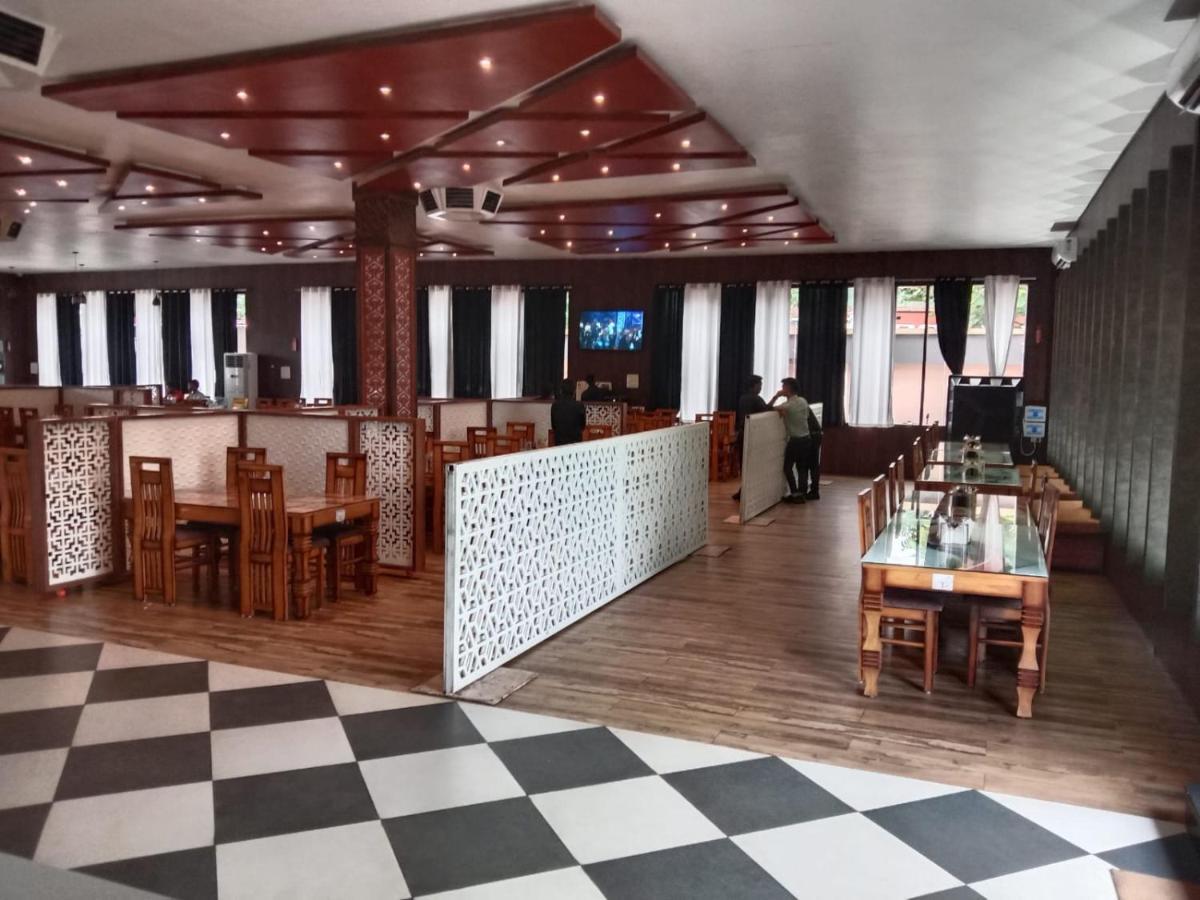 Midwaay Resort Patratu Экстерьер фото