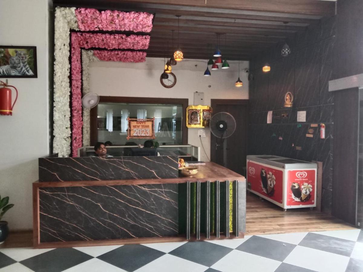 Midwaay Resort Patratu Экстерьер фото